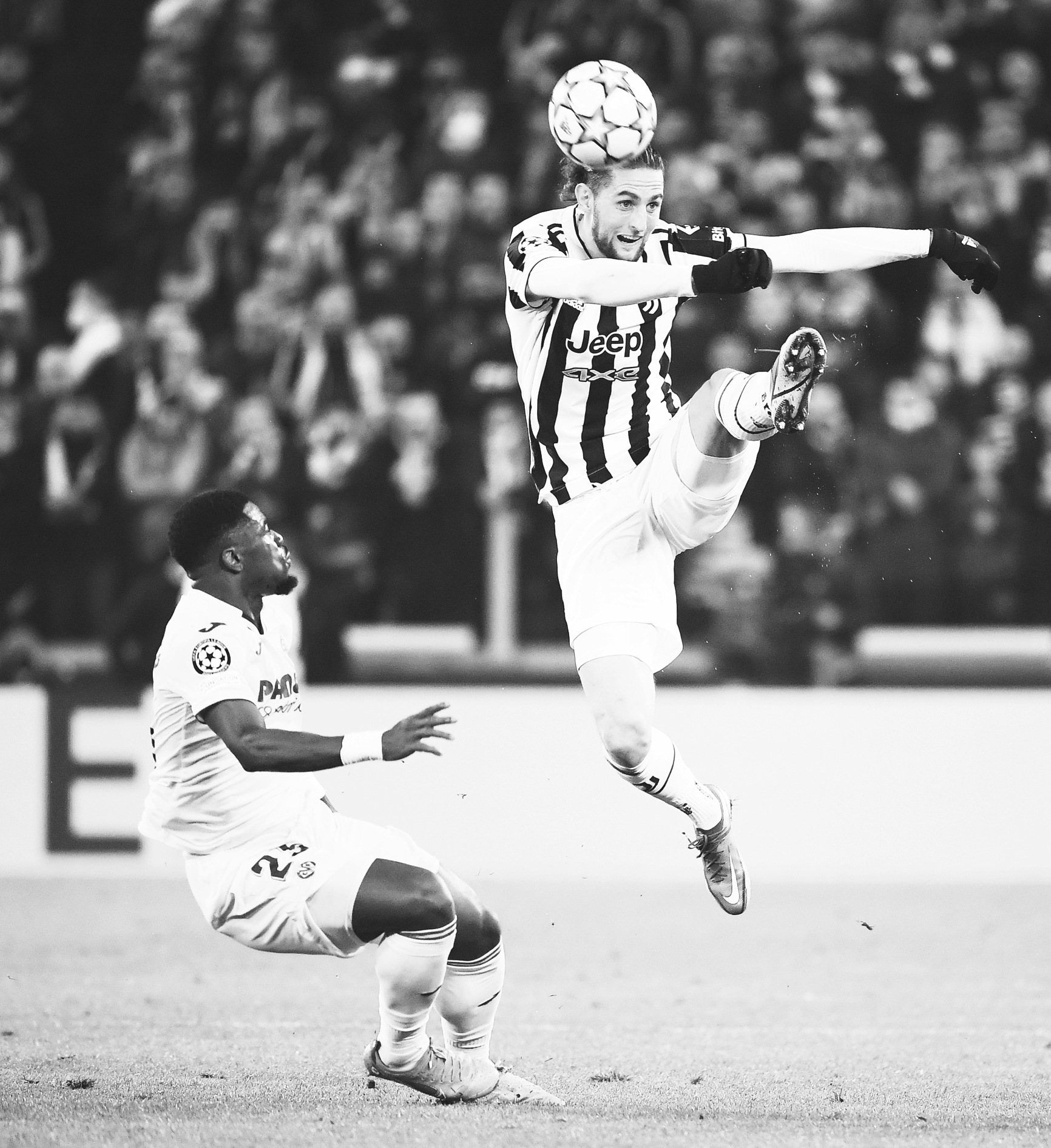 体育中超：赛季首败 上海海港1-3上海申花